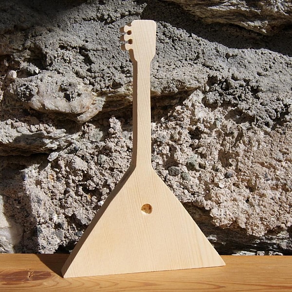 Balala&icirc;ka en bois massif ht 20 cm, fait main decoration musicale, a poser ou a suspendre, cadeau musicien fait main
