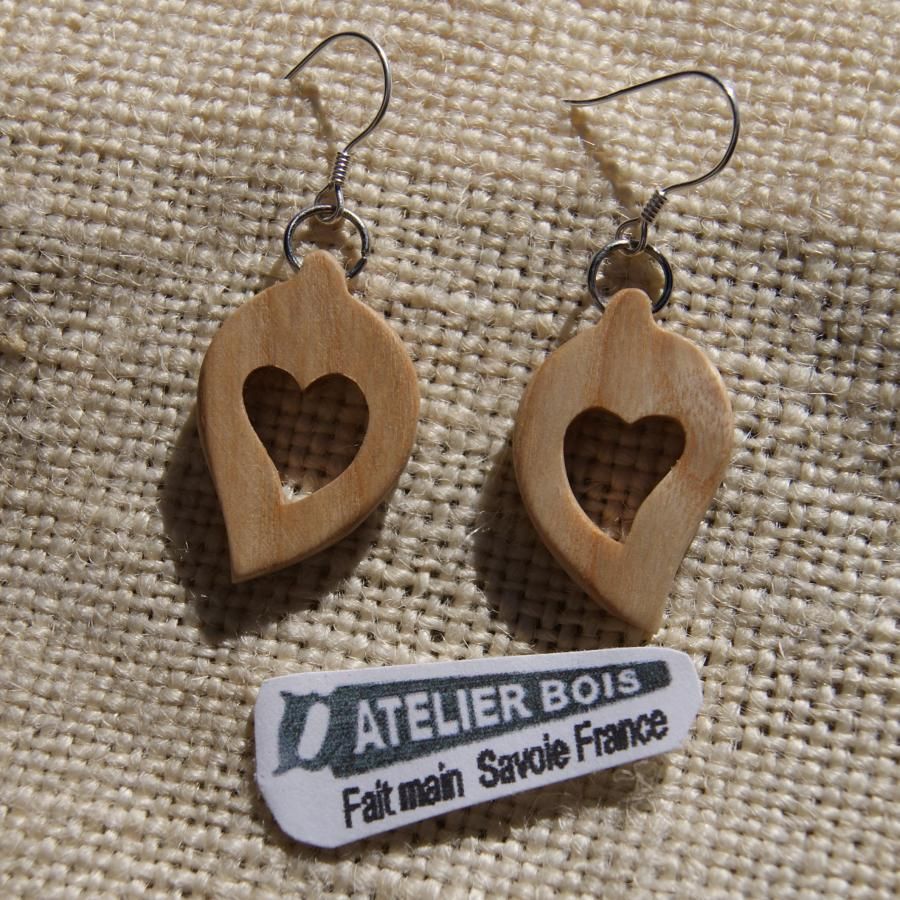 pendientes corazon de fresno encerado, madera de boda, san valentin, hecho a mano