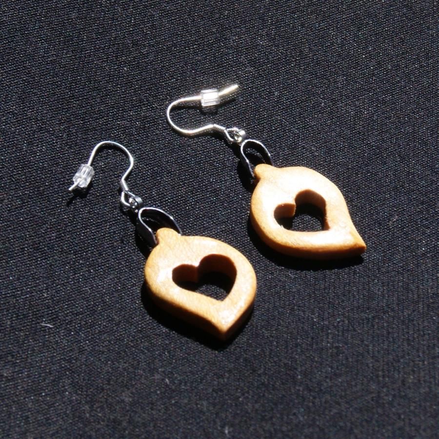 pendientes corazon cerezo encerado, madera boda, san valentin, hecho a mano