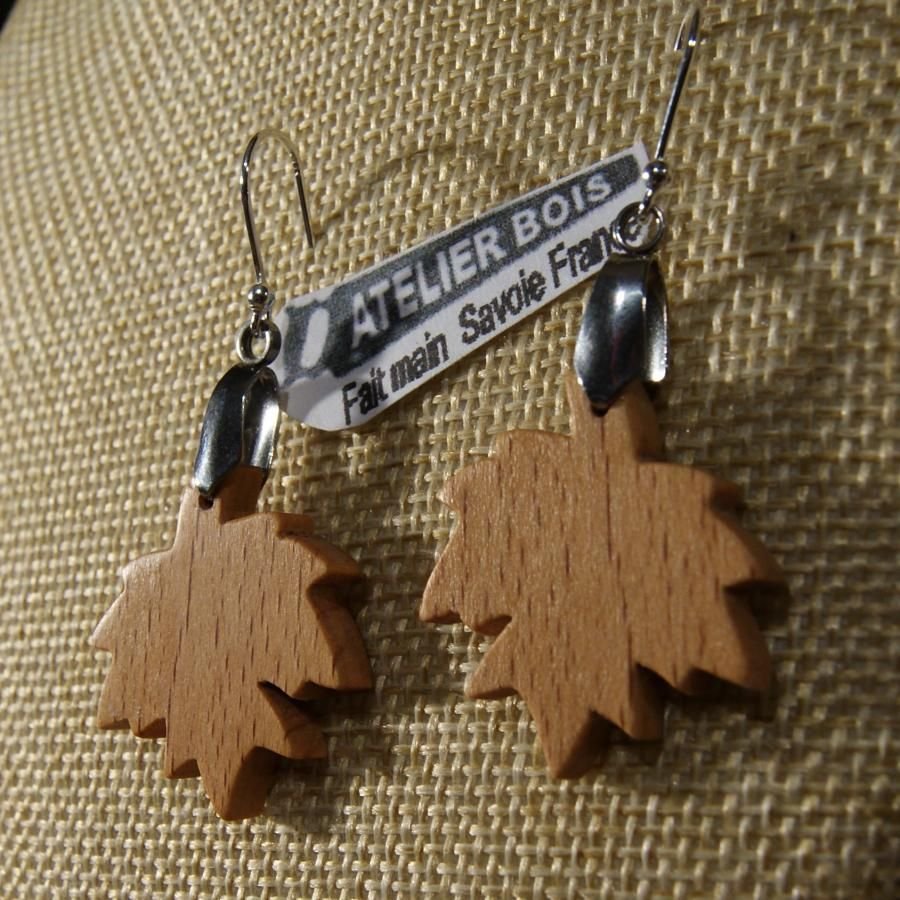 pendientes hoja de arce de madera de haya joyeria etica de madera, joyeria de la naturaleza, hecho a mano