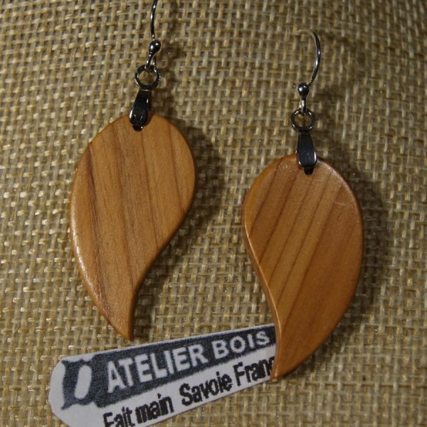boucles d'oreilles feuille ronde en bois d'If  bijoux &eacute;thique en bois, bijou nature cir&eacute;, fait main
