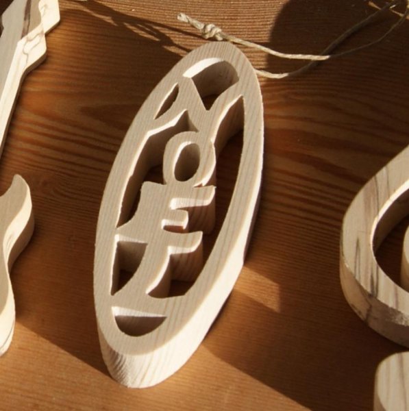 Adorno navide&ntilde;o de 12 cm en madera maciza de abeto, decoraci&oacute;n natural hecha a mano