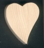 Corazón de madera de 5 x 5,5 cm con forma inclinada