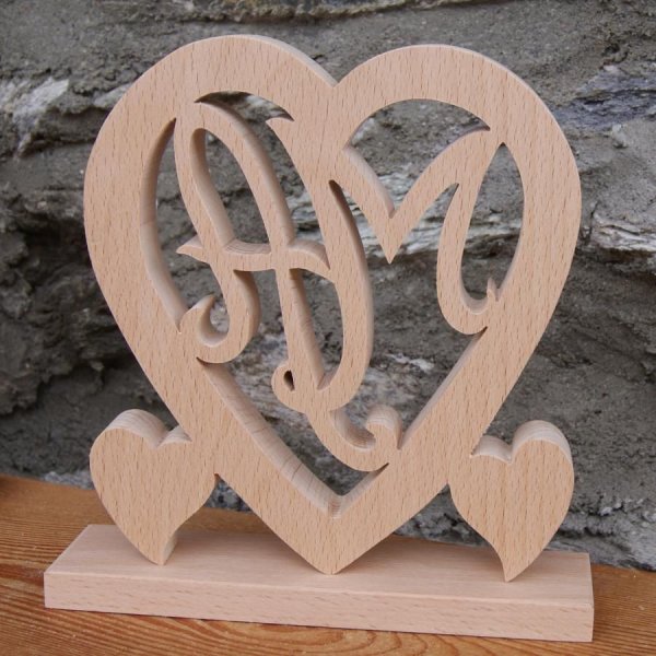 Coeur initiales personnalis&eacute;es, noce de bois, 5 ans de mariage, anniversaire, d&eacute;coration de table h&ecirc;tre massif