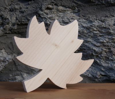 Découpe feuille d'erable en bois a décorer