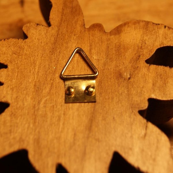 Edelweiss tallada y encerada a mano en nogal, madera de tilo, escultura, decoraci&oacute;n interior