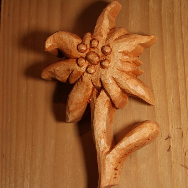 Edelweiss de madera, tallado y encerado a mano en madera de cerezo, decoraci&oacute;n de chalet, tilo