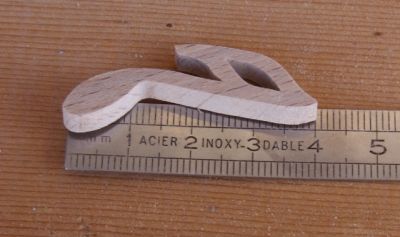 Figurilla doble gancho largo 4cm ep3mm madera maciza adorno scrap música hecho a mano