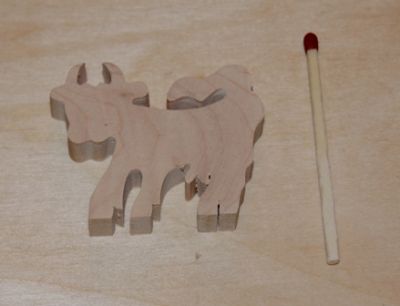 Minifigura de vaca de madera para decorar