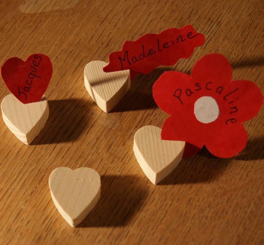 Tarjeta de sitio de corazón de abeto macizo, reutilizable, para decorar, por 10, etiqueta de nombre de boda