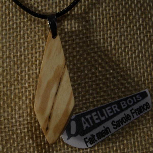 colgante de madera de abedul encerada, joya &eacute;tica, hecho a mano, forma piramidal