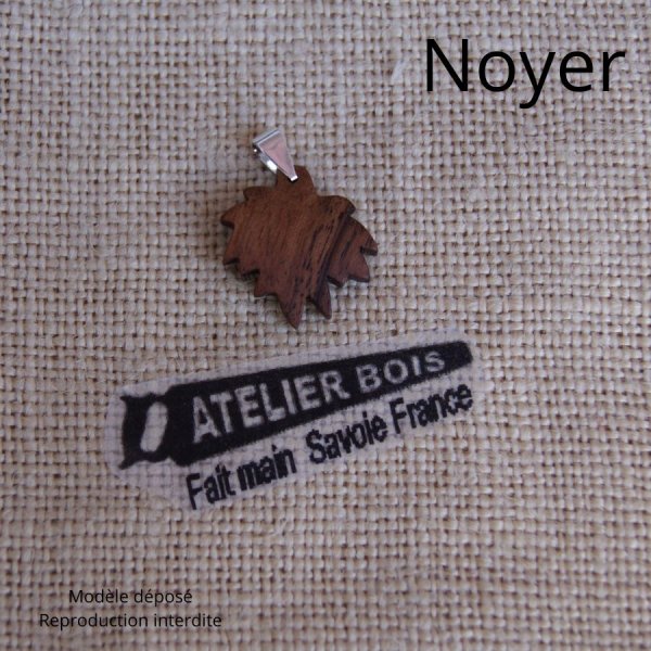 colgante hoja de arce de madera de Haya encerada joya &eacute;tica, hecho a mano