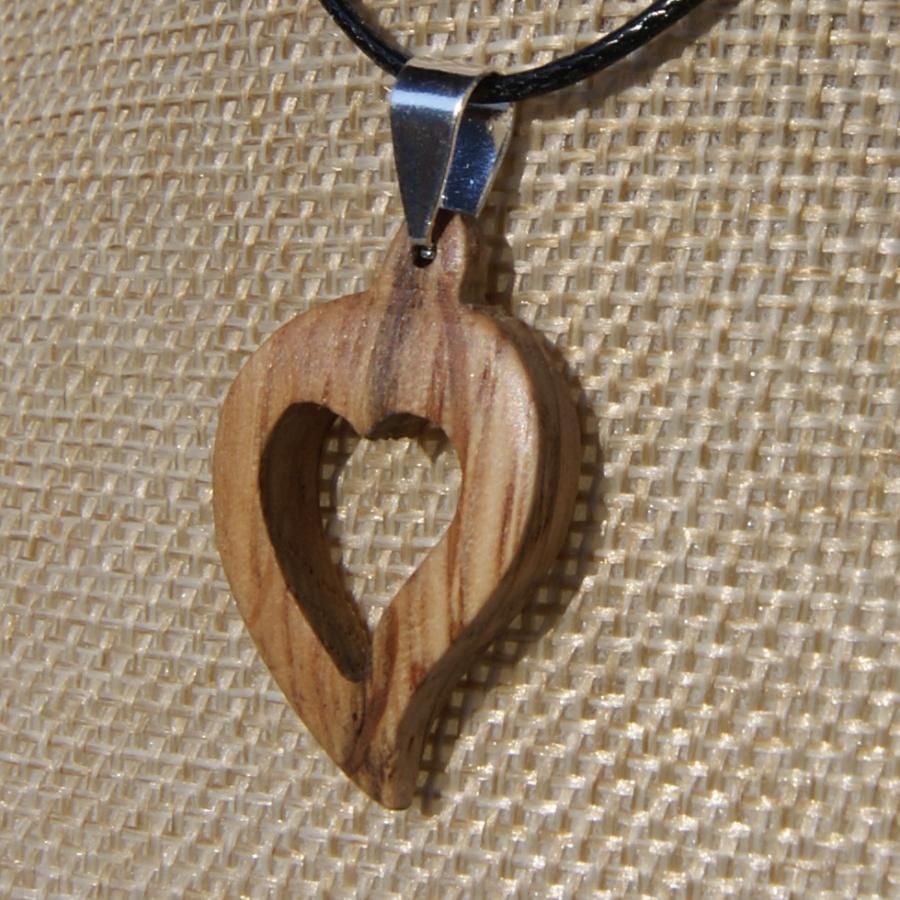 colgante corazon de roble, boda de madera, san valentin, joyas de madera y naturaleza, hecho a mano