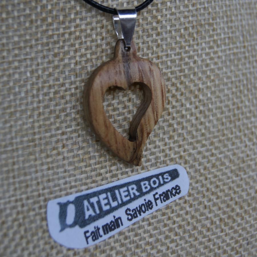 colgante corazon de roble, boda de madera, san valentin, joyas de madera y naturaleza, hecho a mano