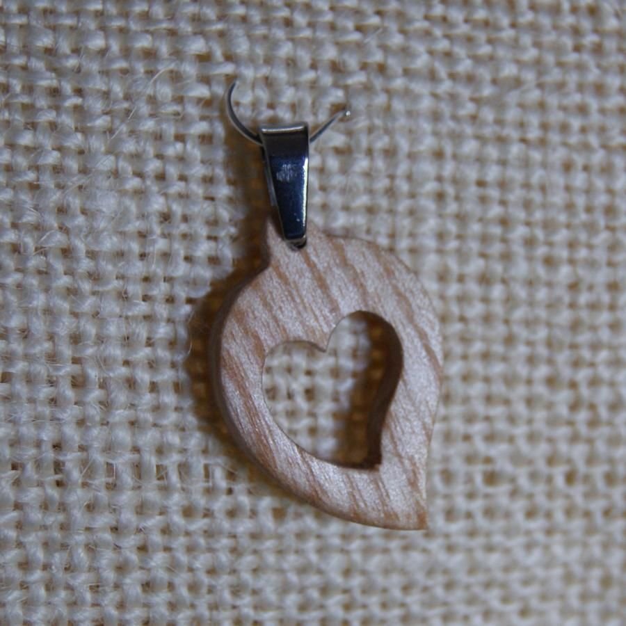 colgante corazon de fresno, boda de madera, san valentin, joyas de madera y naturaleza, artesanales