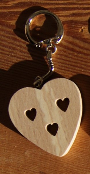 llavero con forma de coraz&oacute;n y coraz&oacute;n, San Valent&iacute;n, boda de madera, madera maciza hecha a mano