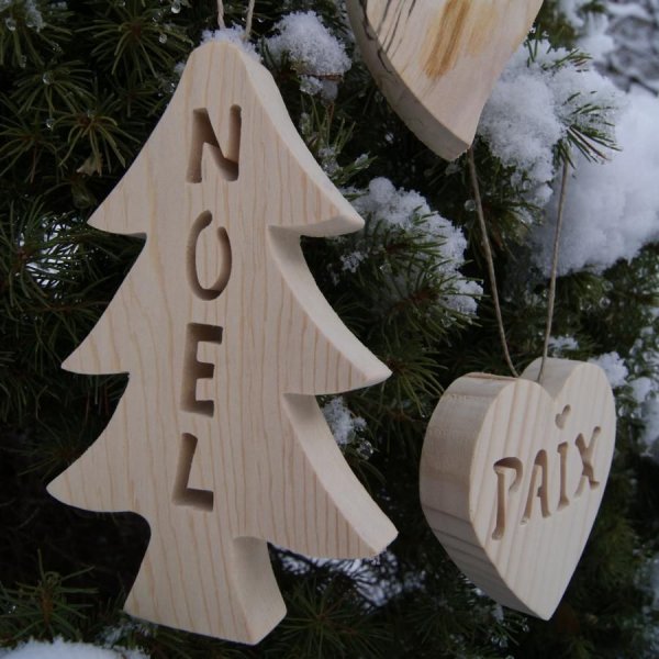 Bola de &aacute;rbol de Navidad de 12 cm en madera