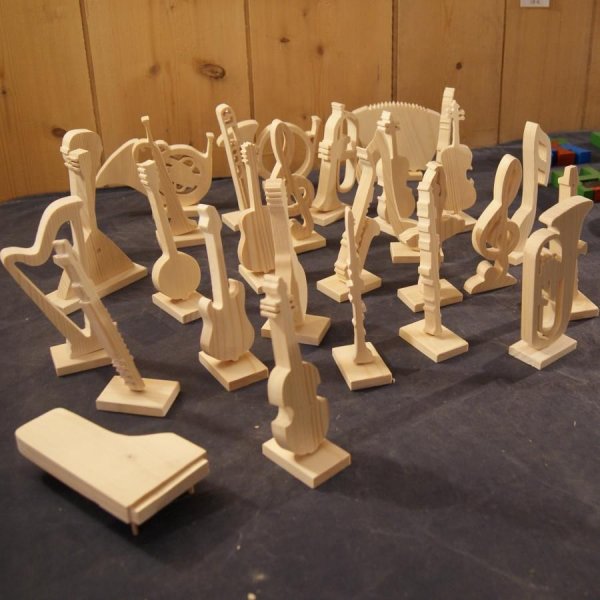 tuba montada sobre una base de madera maciza decoraci&oacute;n de boda tema musical regalo hecho a mano m&uacute;sico