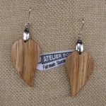 pendientes redondos hoja de roble joyeria etica madera, joyeria naturaleza encerada, hecho a mano