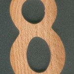 Número 8 ht 8cm, marcado, hecho a mano de madera maciza