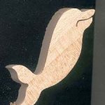 Figurita de delfín 3,5 x 3,7 cm en madera, hecha a mano