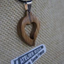 colgante corazon de roble, boda de madera, san valentin, joyas de madera y naturaleza, hecho a mano