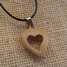 colgante corazon de fresno, boda de madera, san valentin, joyas de madera y naturaleza, artesanales